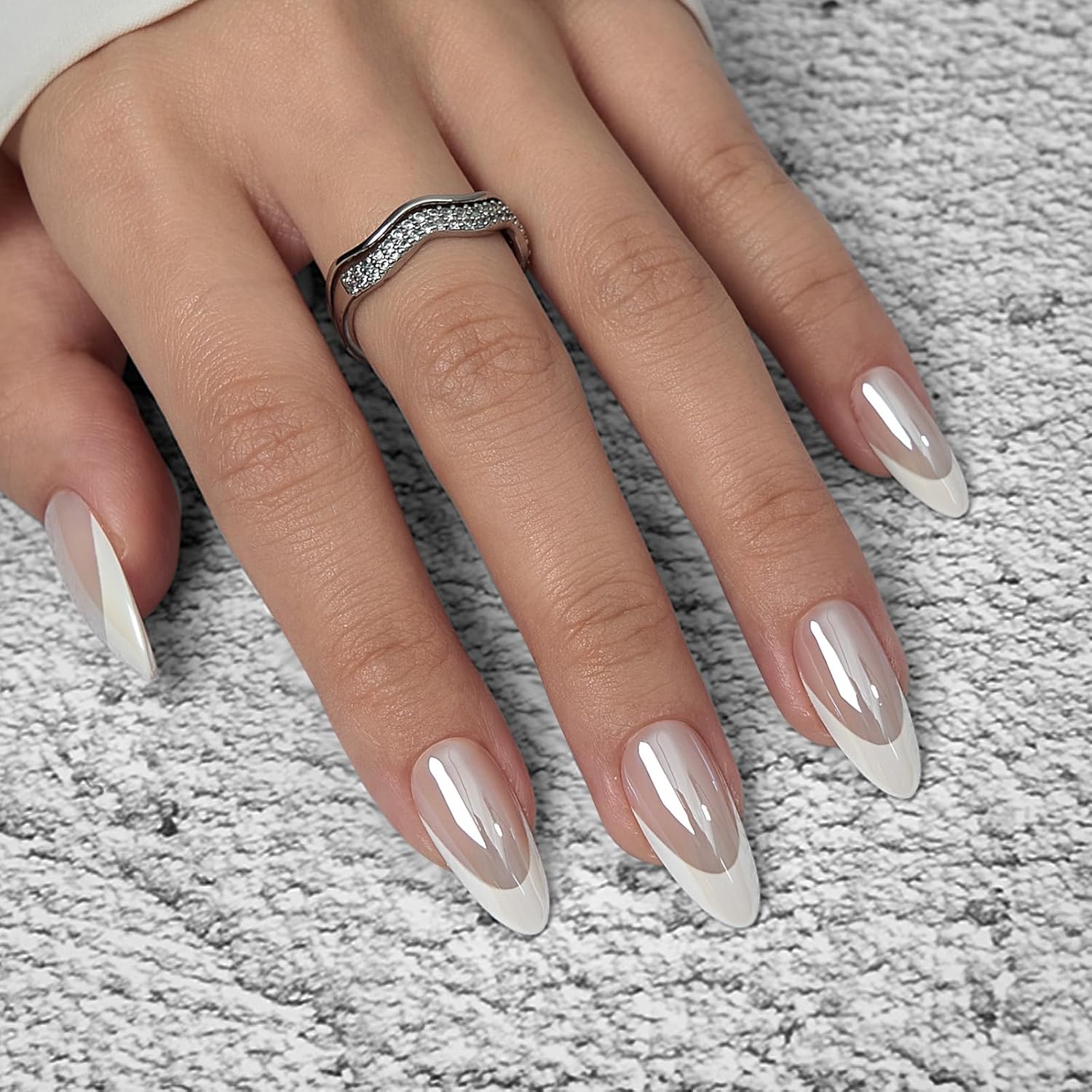 Press-On Nails – White Swan Black French Set